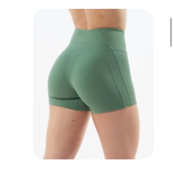 Alphalete Pants - Alphalete Luxury Green Pulse Surge 4” Short (M)